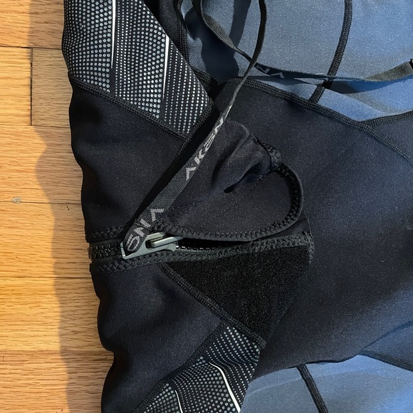 Akona Women’s 1mm Wetsuit, size 11/12 - Picture 5 of 7